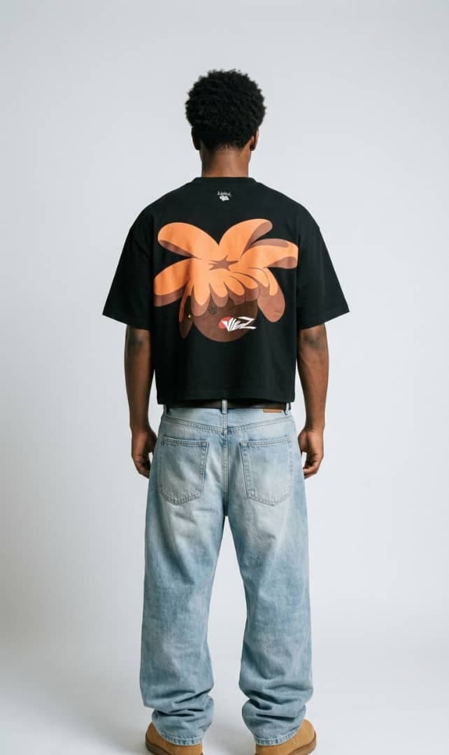Modèle en studio, dos Flower Tee